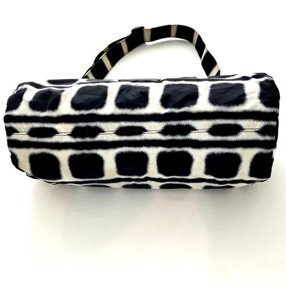 CHANEL Black and White Patterned Shoulder Bag with Leather Logo Patch - Picture 6 of 15